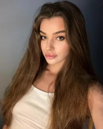 Marta 19 years London