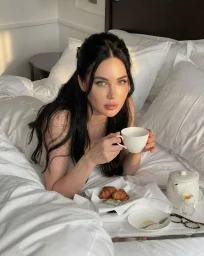 Marina 24 years London 2